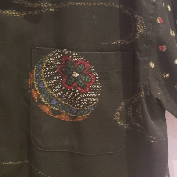 Japanese Temari Collared Button-Down Linen Shirt - Picture 8 of 9